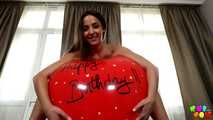 602 Amirah Adara comes over and starts to pop right away