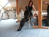 Kallisti & Jassi in Pelz, Lycra und Bondage
