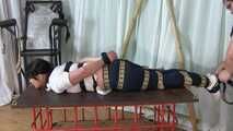 Casual Hogtie mit Gürteln