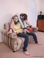 Alexa & Satisfaction Girl - Verführerische Selbst-Bondage Schönheiten posieren zusammen auf einem Stuhl