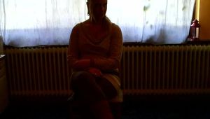 Total an einen Stuhl gefesselt  -- Teil 1 --