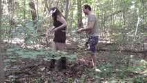 Ivana mit Klebeband an einen Baum gefesselt 3/3