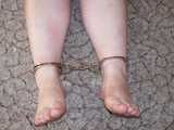 Sandra polished her nails