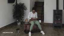 Mistress Nomi Melone smokes and pees on the toliett box