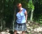 Pissen im Wald