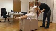 Paula - Hochsicherheitsgefangene im Büro Teil 5 von 9