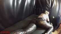 TIGER-LILLY jerking off