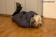 Elena - Gefesselt im Büro
