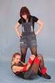 Alexa und Catt - Das freche Model fesselt ihre Freundin am Set eines Fotoshootings