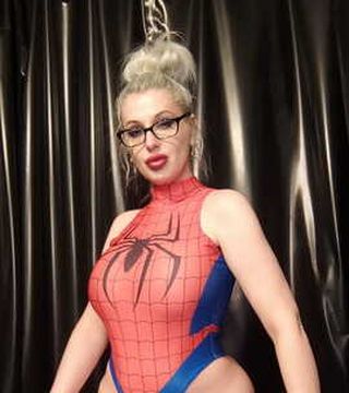 Selfietime spider woman