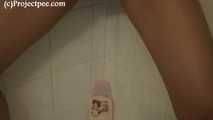 152002 Vanessa Pees In The Shower