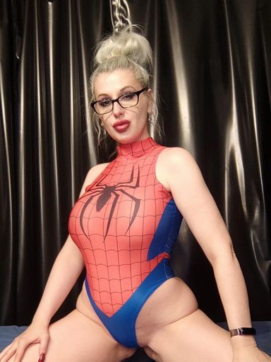 Selfietime spider woman