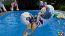 905 Marilyn genießt es, Pooltoys zu entleeren! 