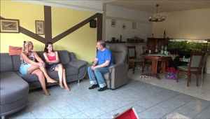 Isabel und Gast Yasmine - Wer kitzelt besser Teil 1 von 3