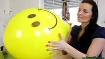 Blow2Pop yellow Tuftex 17"