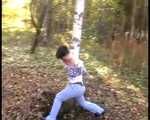 Affable - mysteriöse Bondageszene: Lust im Wald (video)
