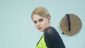 Kira goes mad for pantyhose (305 images)