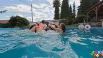 1320 Zwei Girls, ein Pool