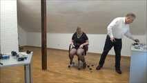 Mara - New prisoner in the office Teil 4 von 8