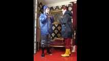 Miss Francine und Lady Nadja haben Spaß AGU Regenjacken