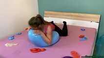 big sit2pop fun with Q24 and Cattex 32" balloons and helium