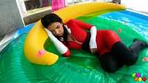 542 What is the Christmas angel doing there? Full clip!