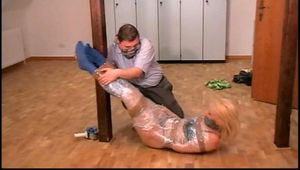 Julia - Allein im Büro Teil 5 von 6 (A)