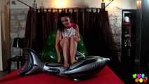 522 Spread your toes, Angelina!