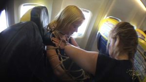 Bondage in Public - Flugzeug