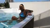 Hot Gloria gets fucked on the roof top terrace and swallows well