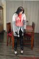 Selfbondage in PVC und Regenmantel