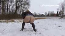 032072 A Bleak Winter Pee From Sam