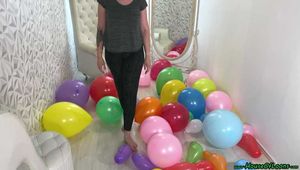 footpopping small party balloons