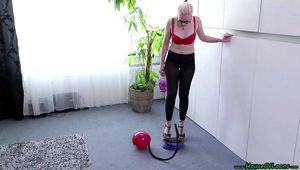 footoverpumping pink TT17 *Happy New Year* and highheel poppings
