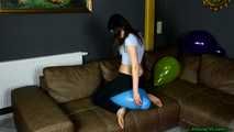 sitpopping in black jeans