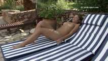 042006 Nude Leticia Pees In The Pool