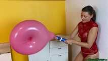 pump2pop seven balloons with the hand and electical pump