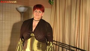 Pussy dilating with fist and giant dildo