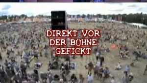 VOR DER BÜHNE GEFICKT