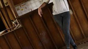 ropebunny mit seilen im lost place gefesselt bilder