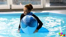 721 A little bit fun with a dolphin