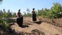 Dana and La Pulya - Bag racing in trash bags only (video)