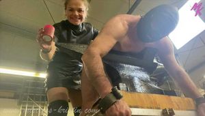 Kurzes #Auspeitschen mit #Bullwhip #Teppichklopfer und #Kerzenwachs